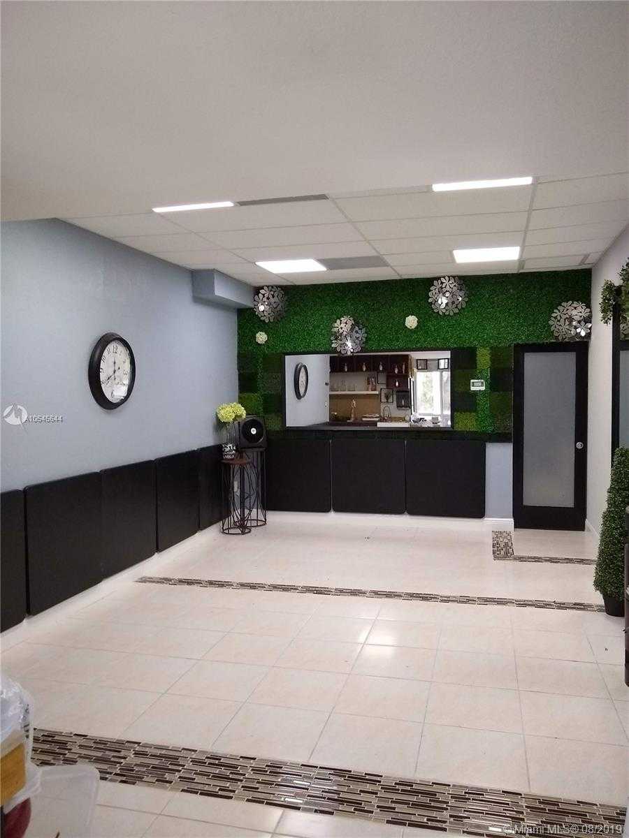 Small Image of 2441 NW 93rd Ave, Doral, FL 33172, USA Number 4