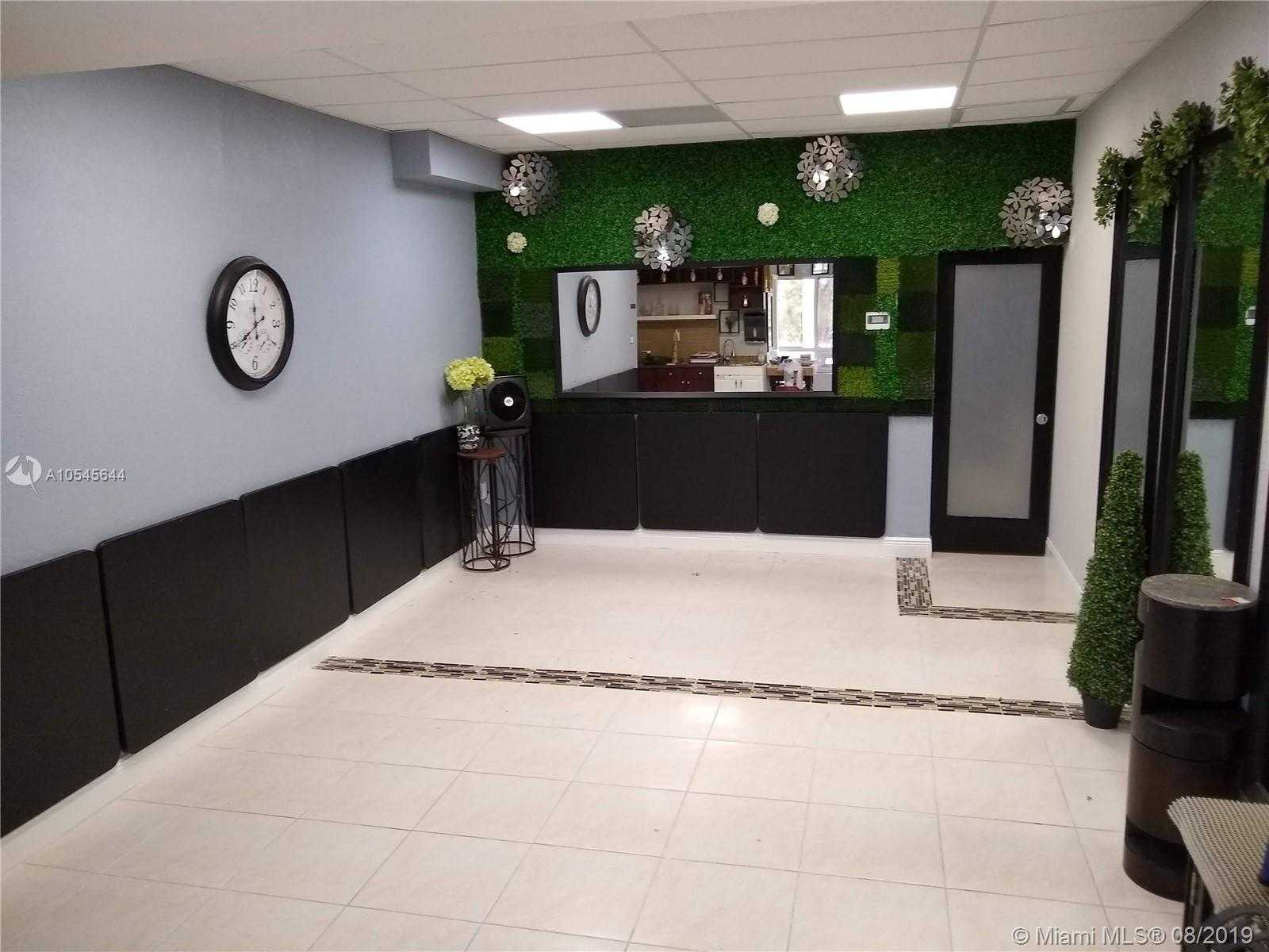 Small Image of 2441 NW 93rd Ave, Doral, FL 33172, USA Number 5