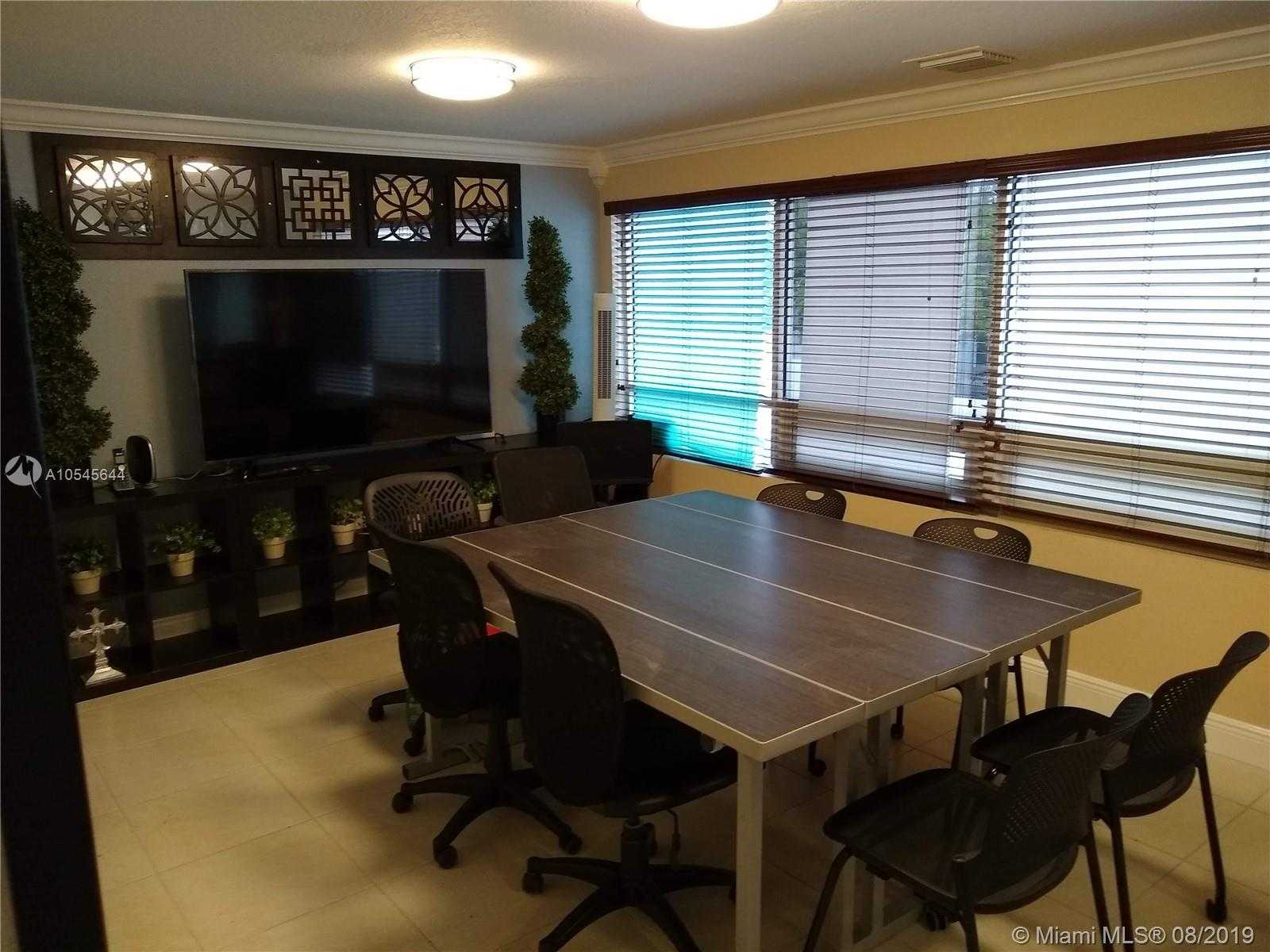 Small Image of 2441 NW 93rd Ave, Doral, FL 33172, USA Number 6