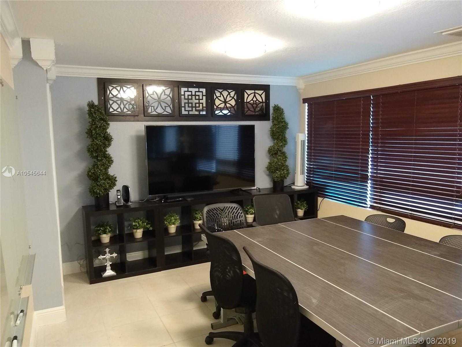 Small Image of 2441 NW 93rd Ave, Doral, FL 33172, USA Number 7