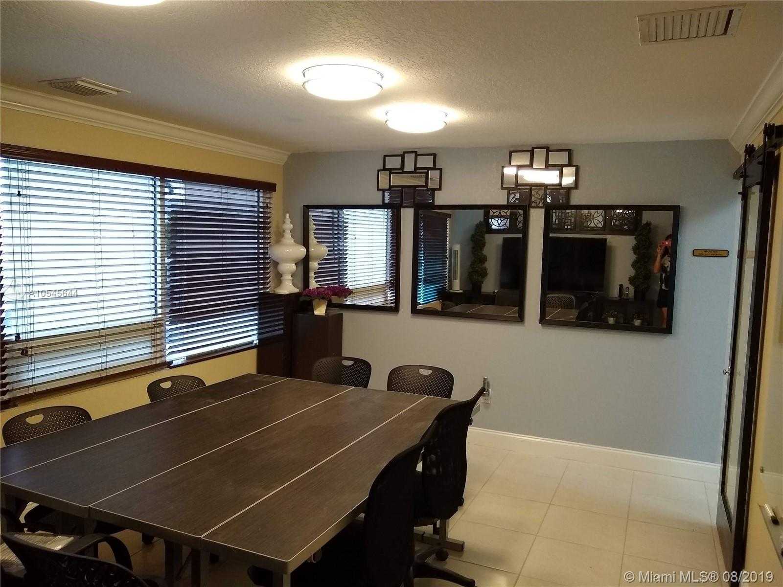 Small Image of 2441 NW 93rd Ave, Doral, FL 33172, USA Number 9