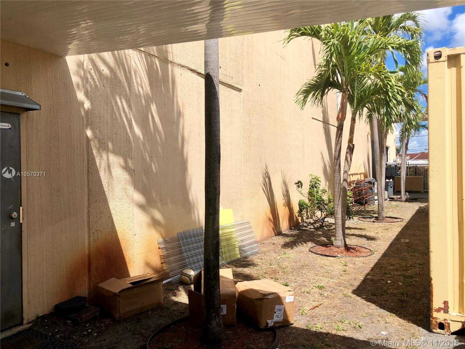Small Image of 4401 NW 167th St, Miami Gardens, FL 33055, USA Number 8