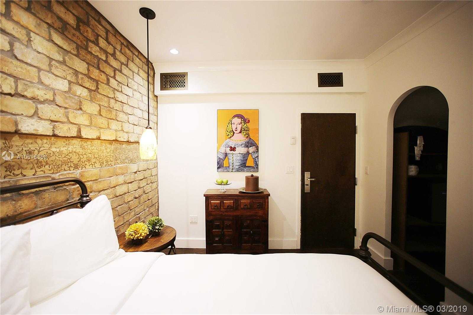 Small Image of 1320 Ocean Dr, Miami Beach, FL 33139, USA Number 7