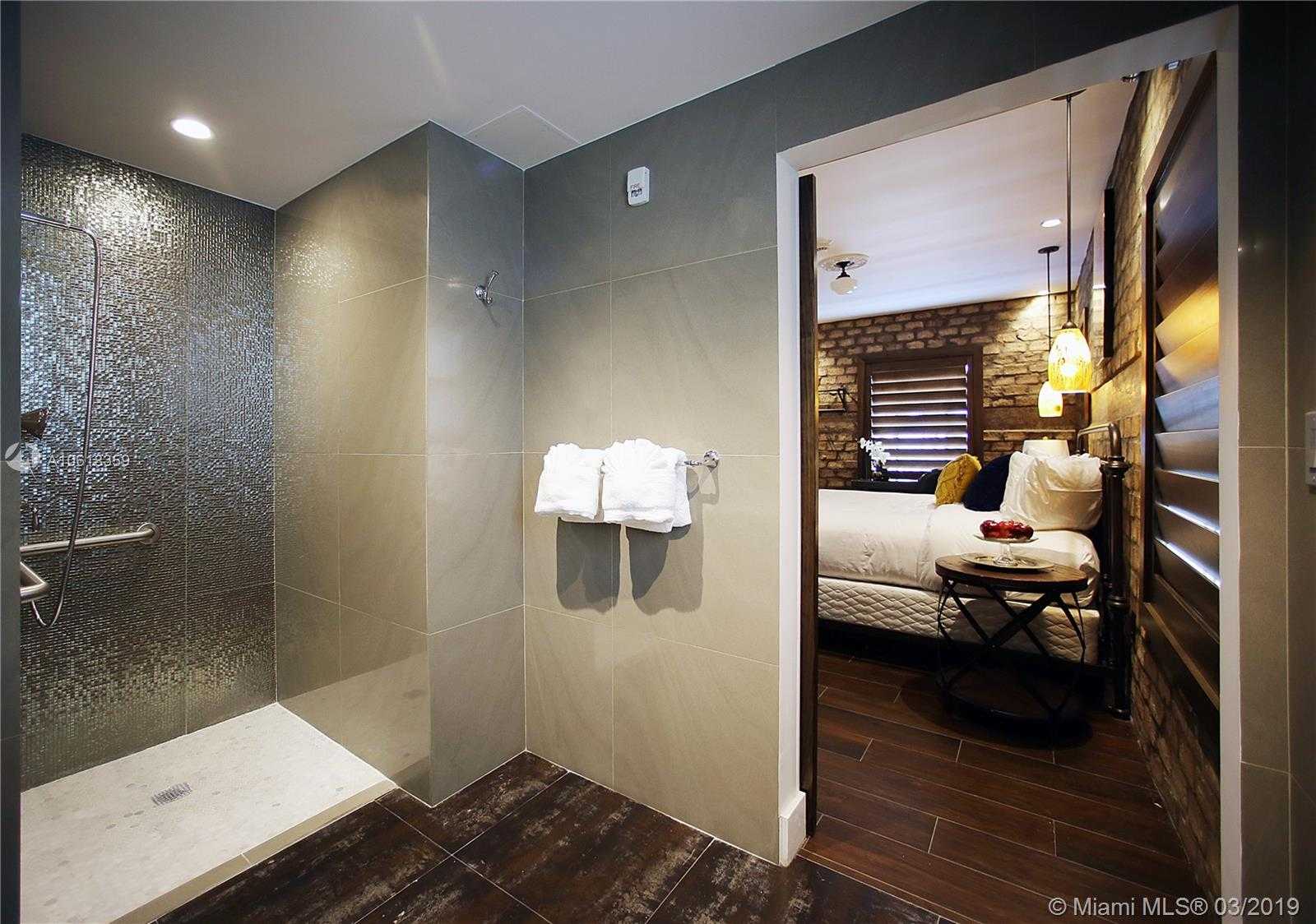 Small Image of 1320 Ocean Dr, Miami Beach, FL 33139, USA Number 8