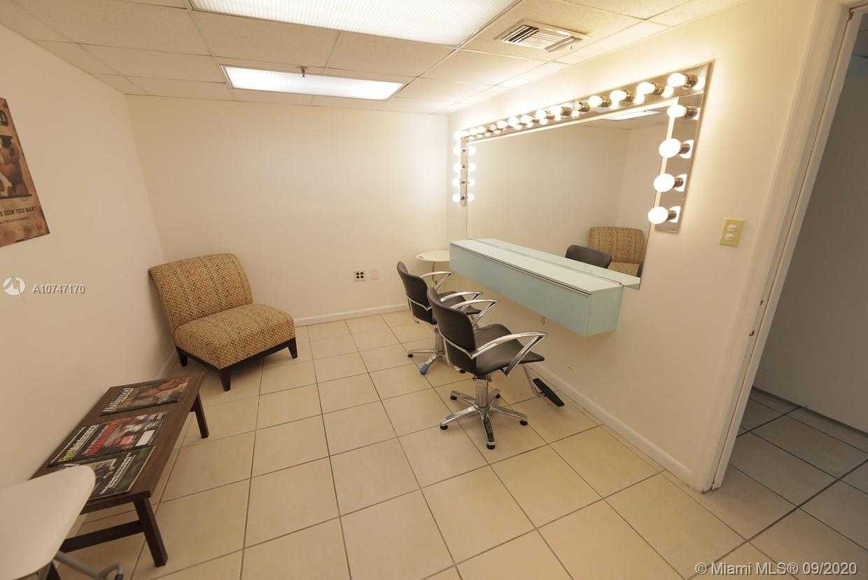 Small Image of 4001 NW 36th Ave, Miami, FL 33142, USA Number 10