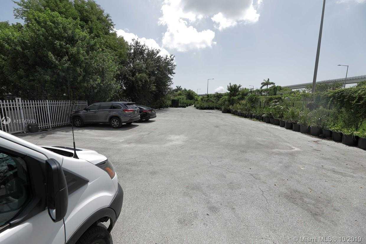 Small Image of 4001 NW 36th Ave, Miami, FL 33142, USA Number 7