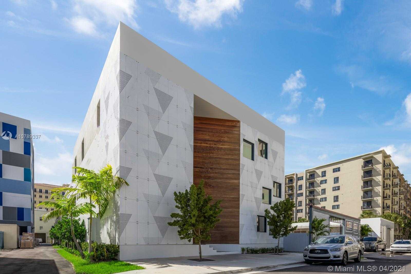 Small Image of 3070 SOUTH WEST 38TH CT, Miami Number 2