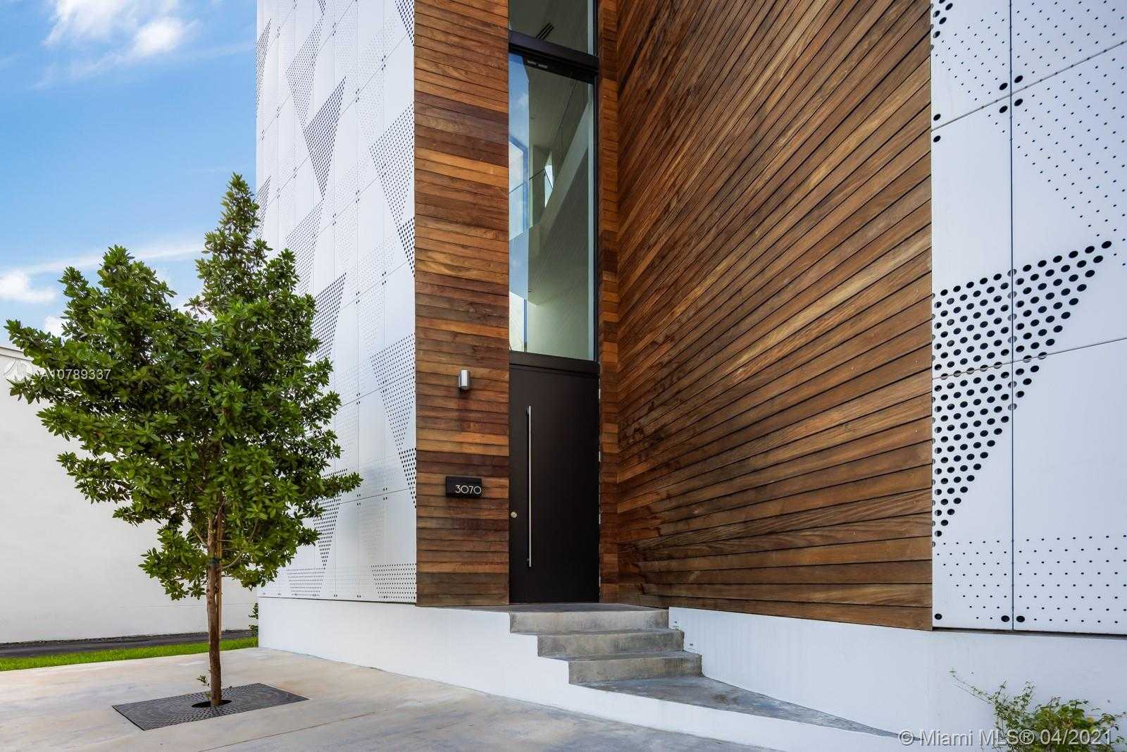 Small Image of 3070 SOUTH WEST 38TH CT, Miami Number 4