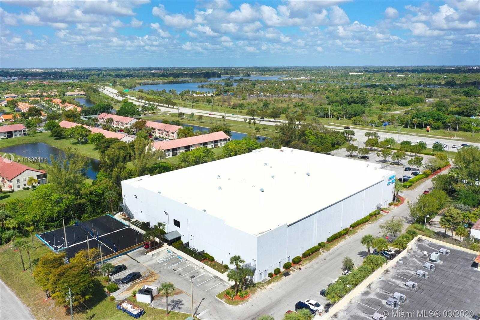 Small Image of 3650 SOUTH WEST 10TH ST, Deerfield Beach Number 7