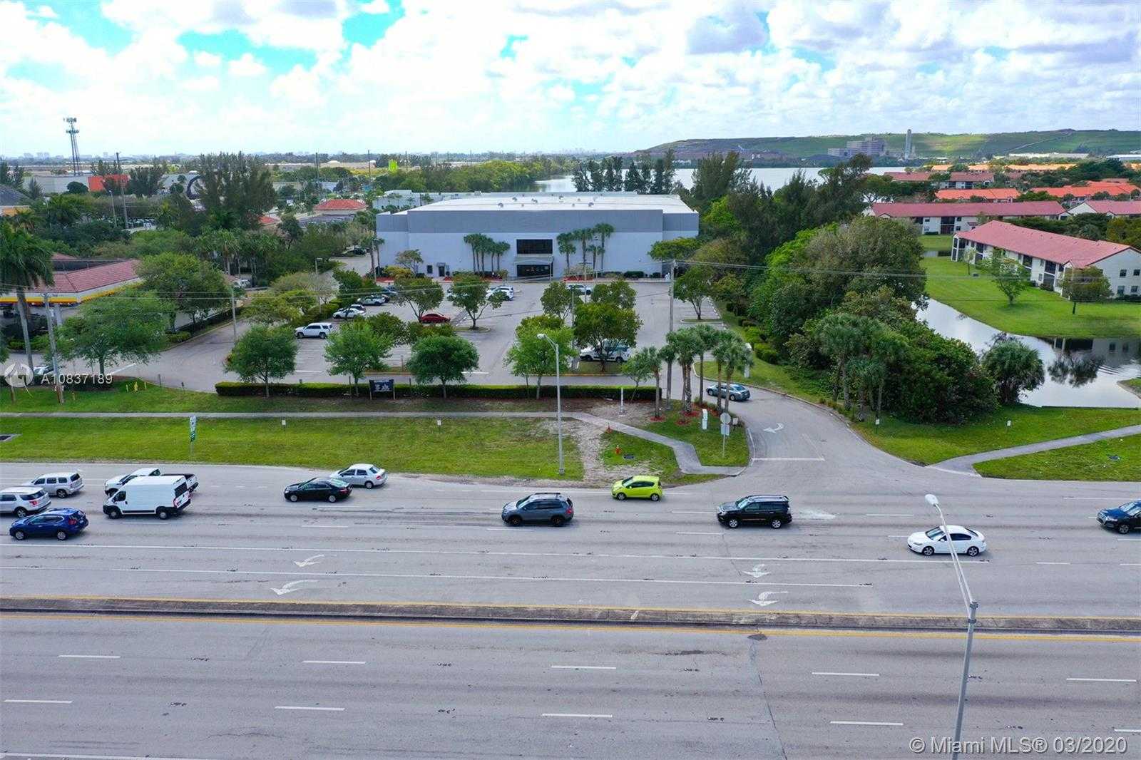 Small Image of 3650 SOUTH WEST 10TH ST, Deerfield Beach Number 2