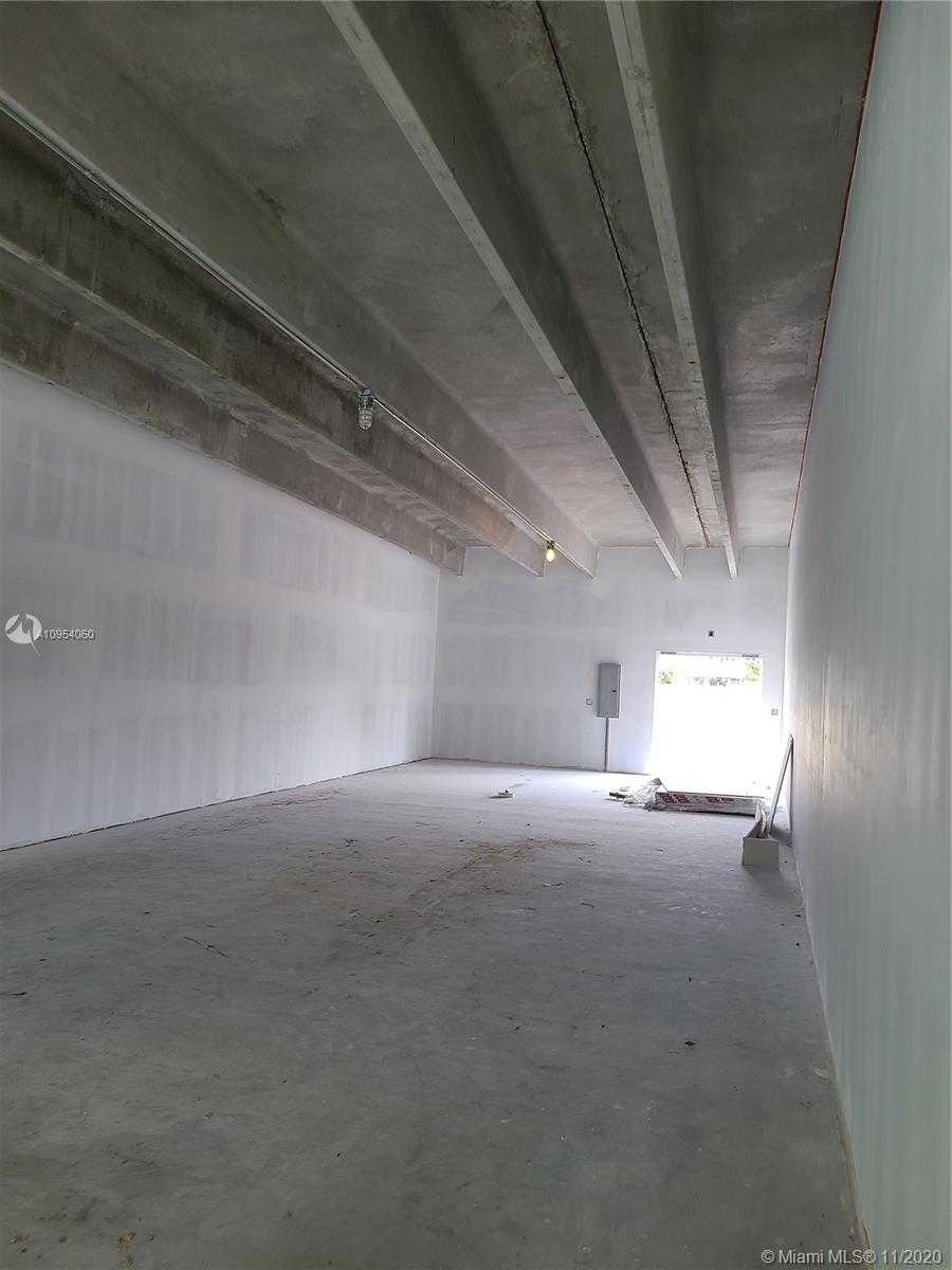 Small Image of 14801 BETHUNE DR, Miami Number 10