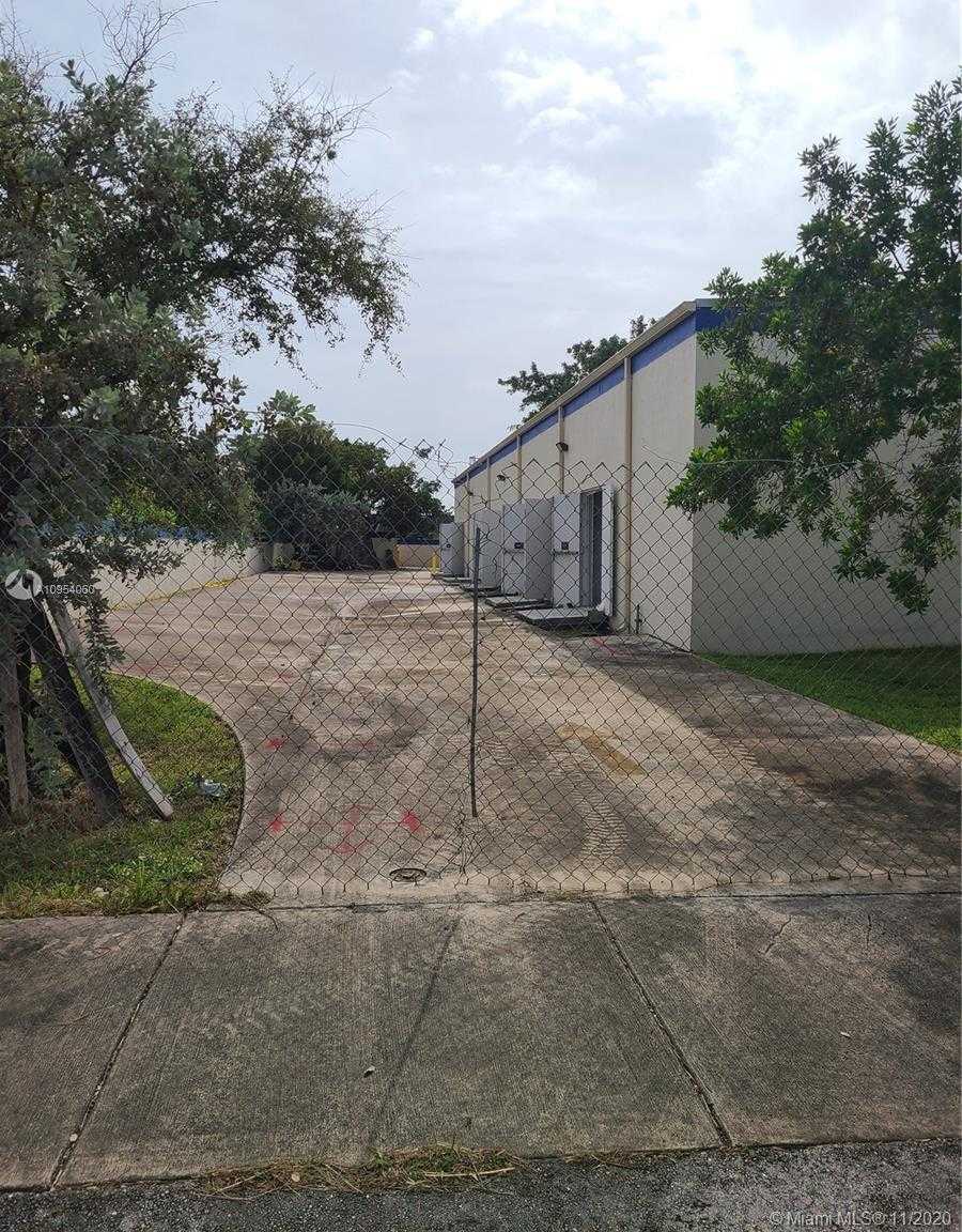 Small Image of 14801 BETHUNE DR, Miami Number 5