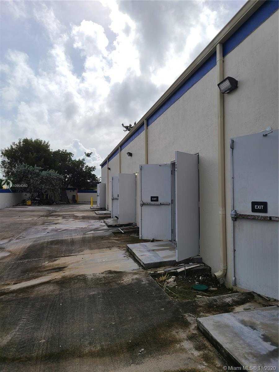 Small Image of 14801 BETHUNE DR, Miami Number 6