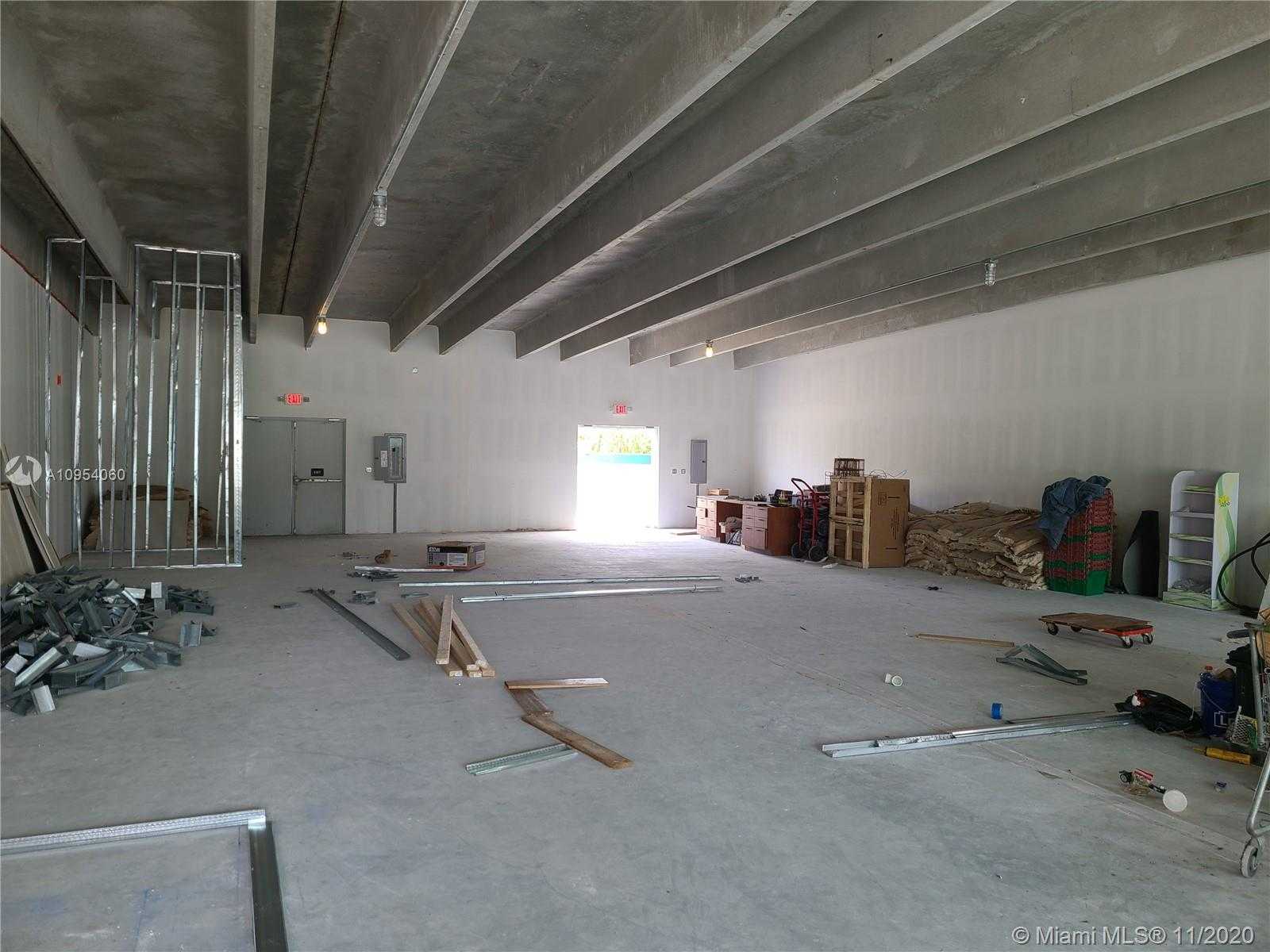 Small Image of 14801 BETHUNE DR, Miami Number 8