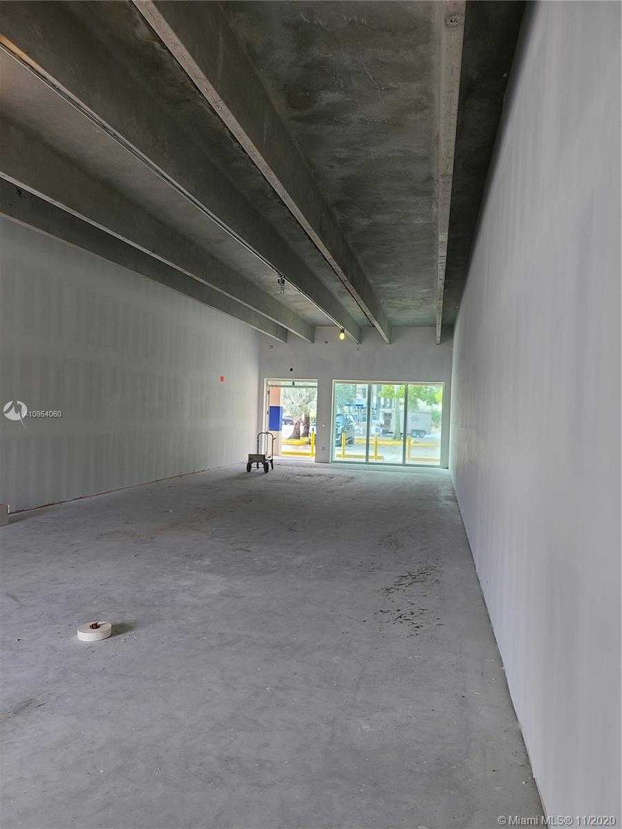 Small Image of 14801 BETHUNE DR, Miami Number 9