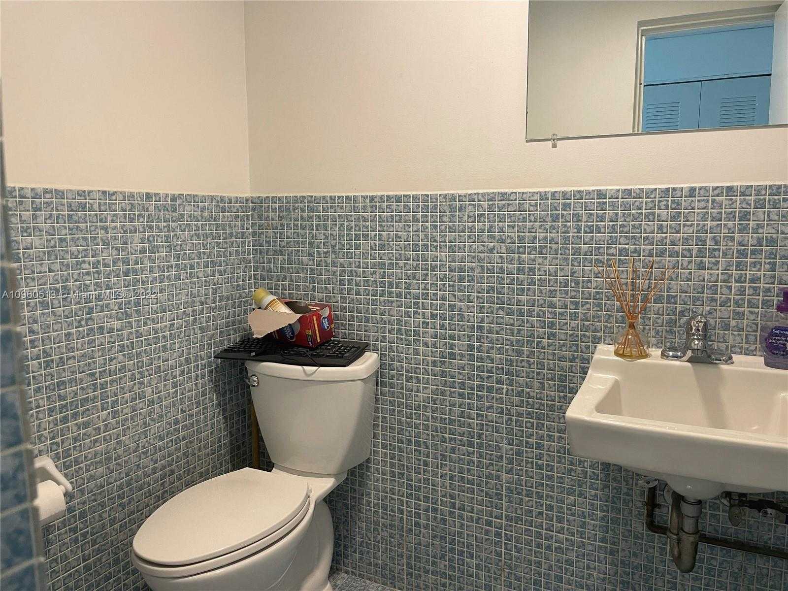 Small Image of 2843 PEMBROKE RD #2nd Floor, Hollywood Number 10