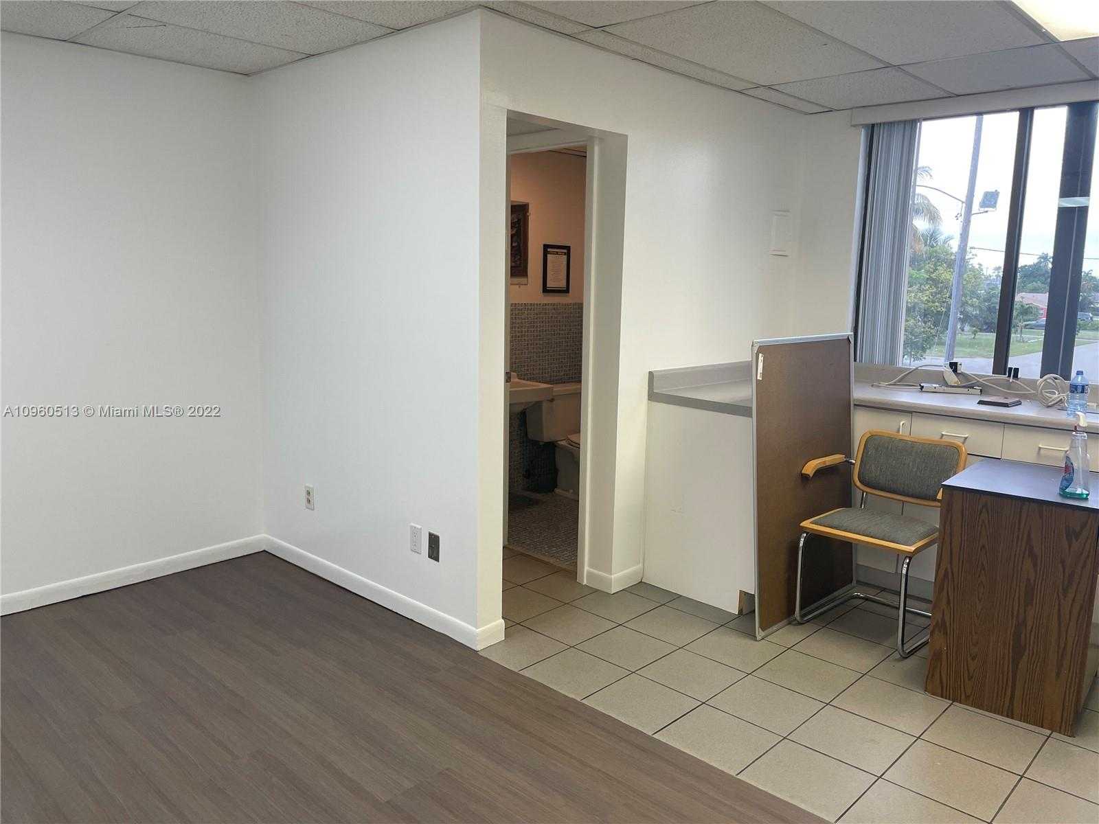Small Image of 2843 PEMBROKE RD #2nd Floor, Hollywood Number 12