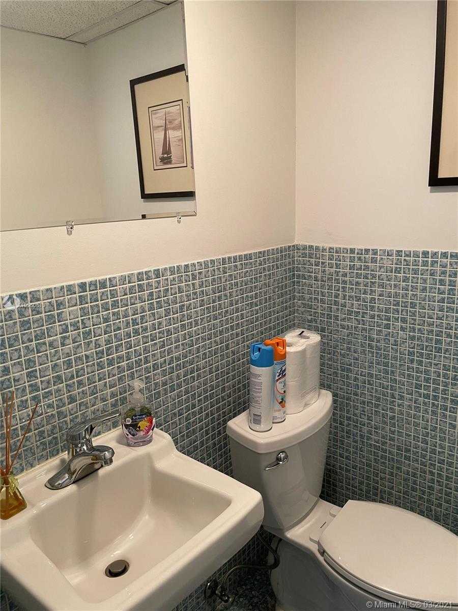 Small Image of 2843 PEMBROKE RD #2nd Floor, Hollywood Number 21