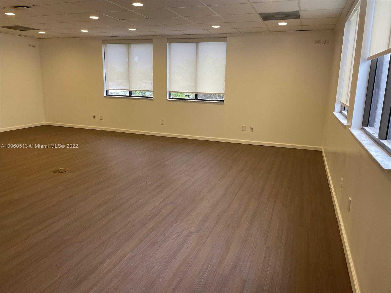 Small Image of 2843 PEMBROKE RD #2nd Floor, Hollywood Number 4