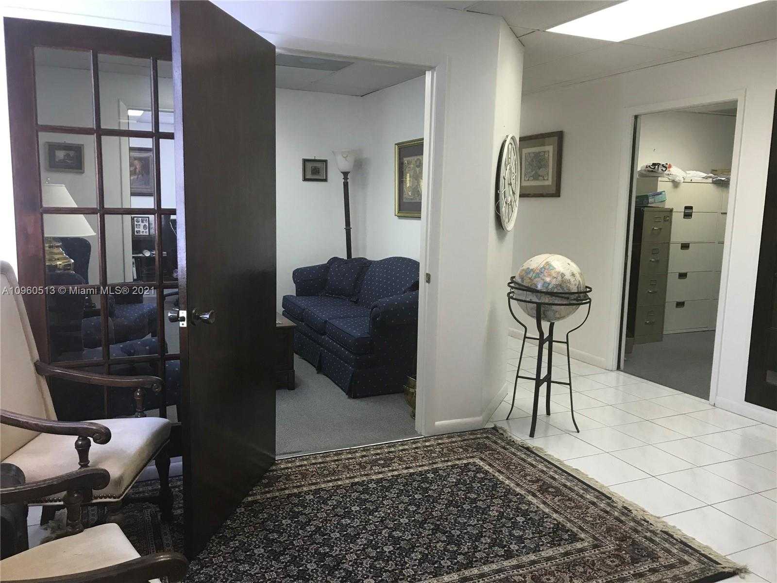 Small Image of 2843 PEMBROKE RD #2nd Floor, Hollywood Number 5
