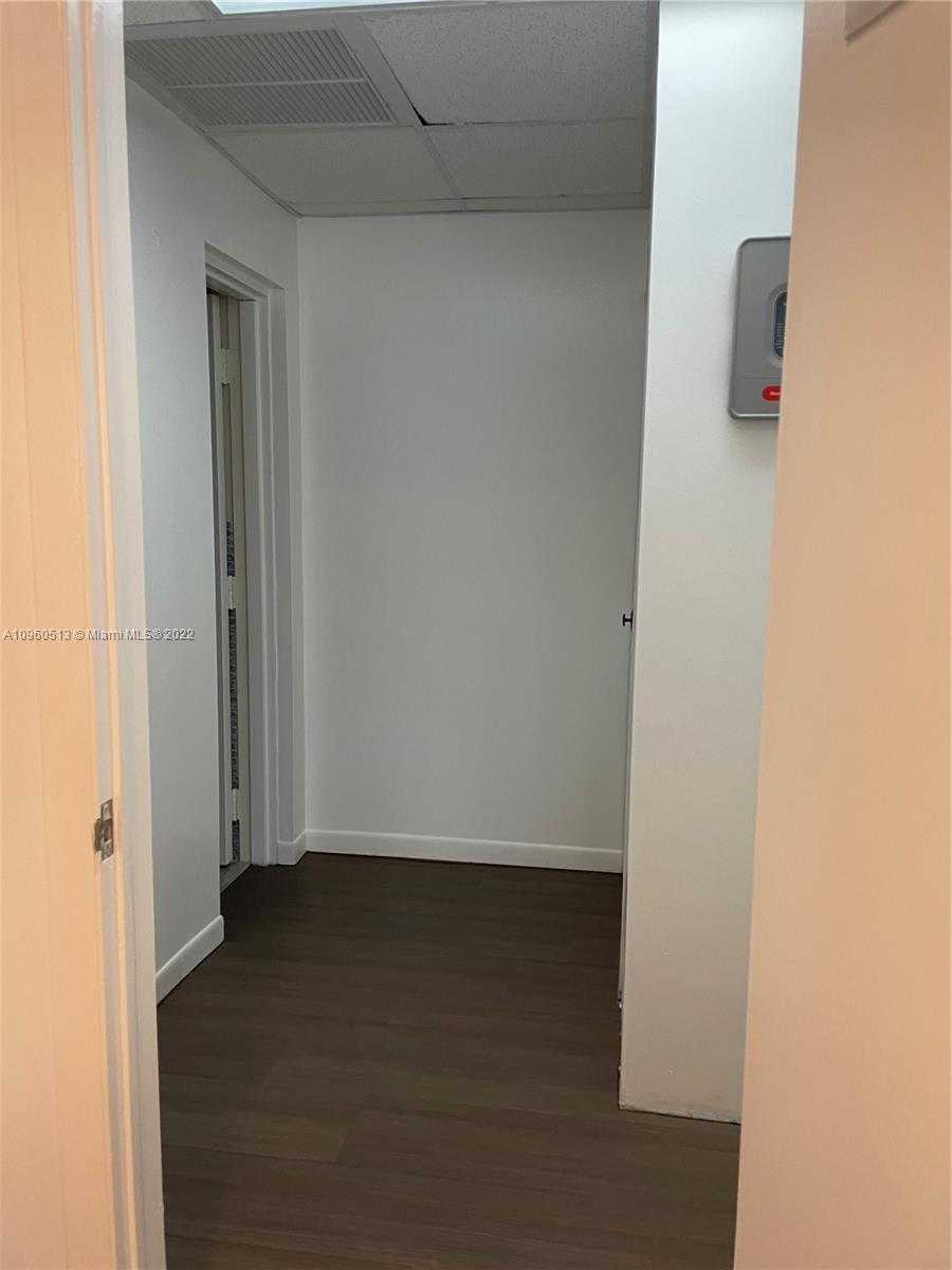 Small Image of 2843 PEMBROKE RD #2nd Floor, Hollywood Number 9