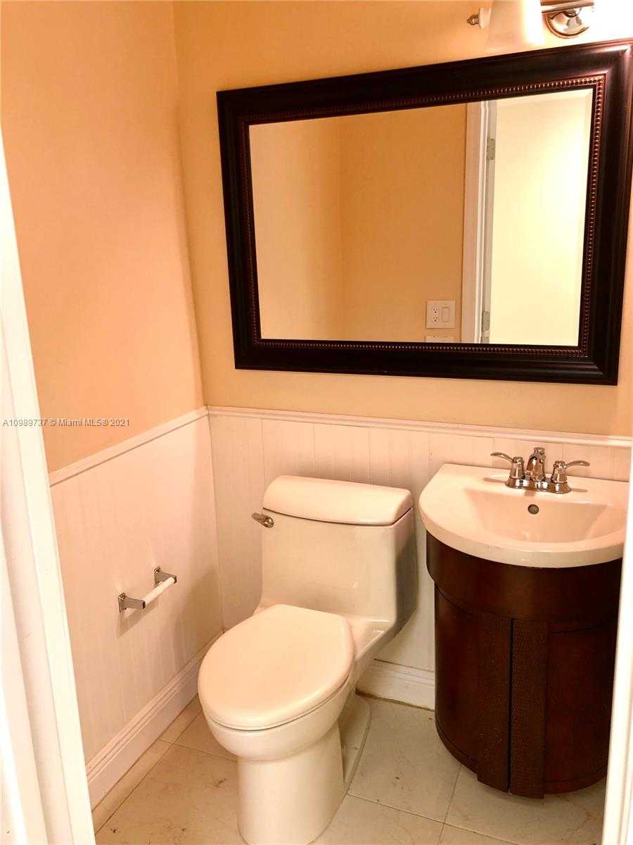 Small Image of 3038 NORTH FEDERAL HWY #D, Fort Lauderdale Number 13