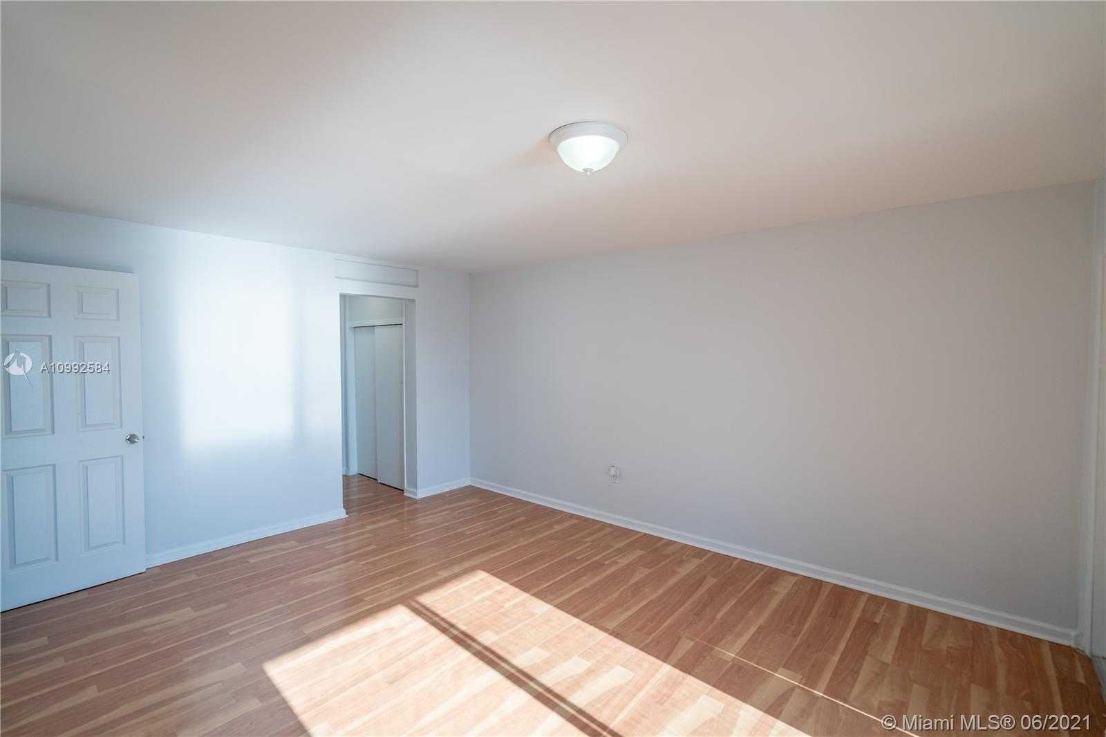 Small Image of 7927 EAST DR, North Bay Village Number 12