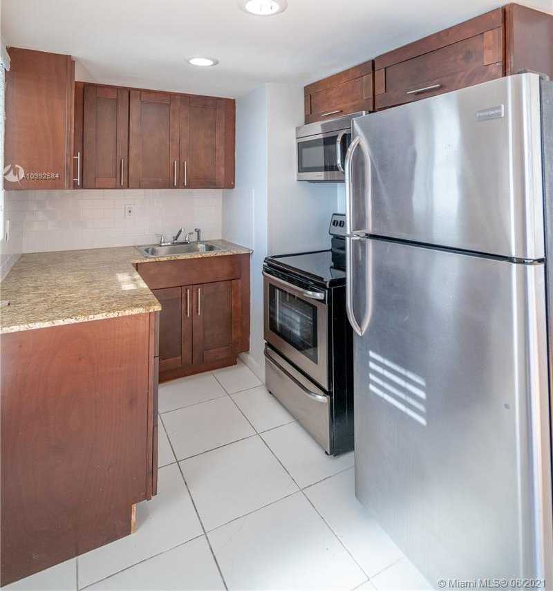 Small Image of 7927 EAST DR, North Bay Village Number 13