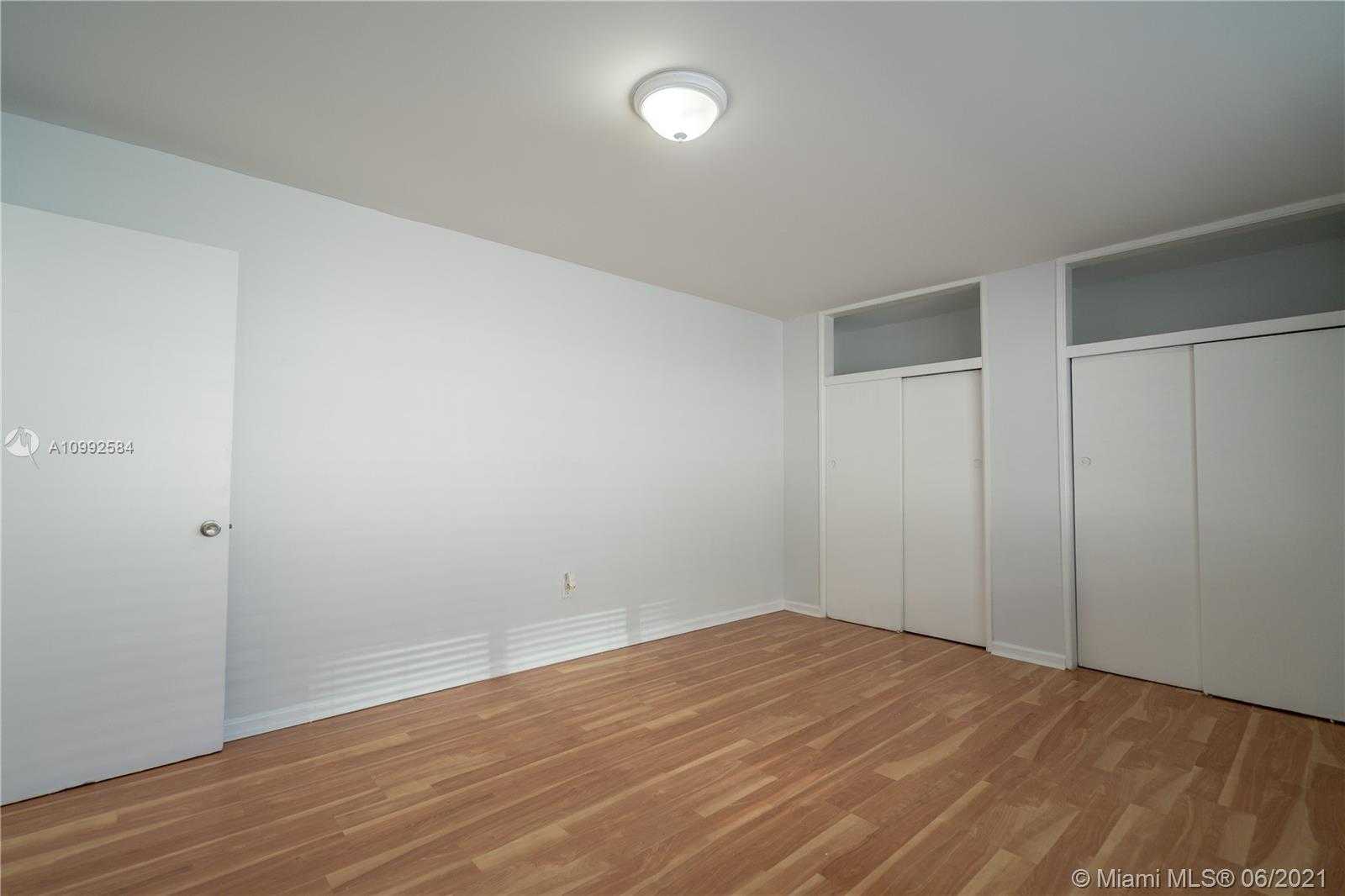 Small Image of 7927 EAST DR, North Bay Village Number 16