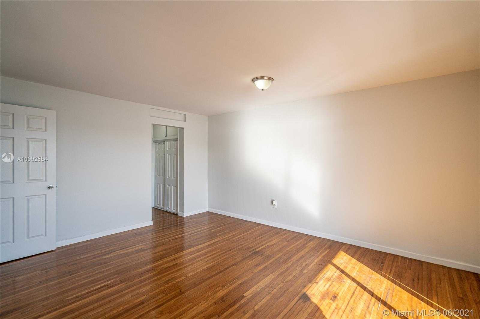 Small Image of 7927 EAST DR, North Bay Village Number 23