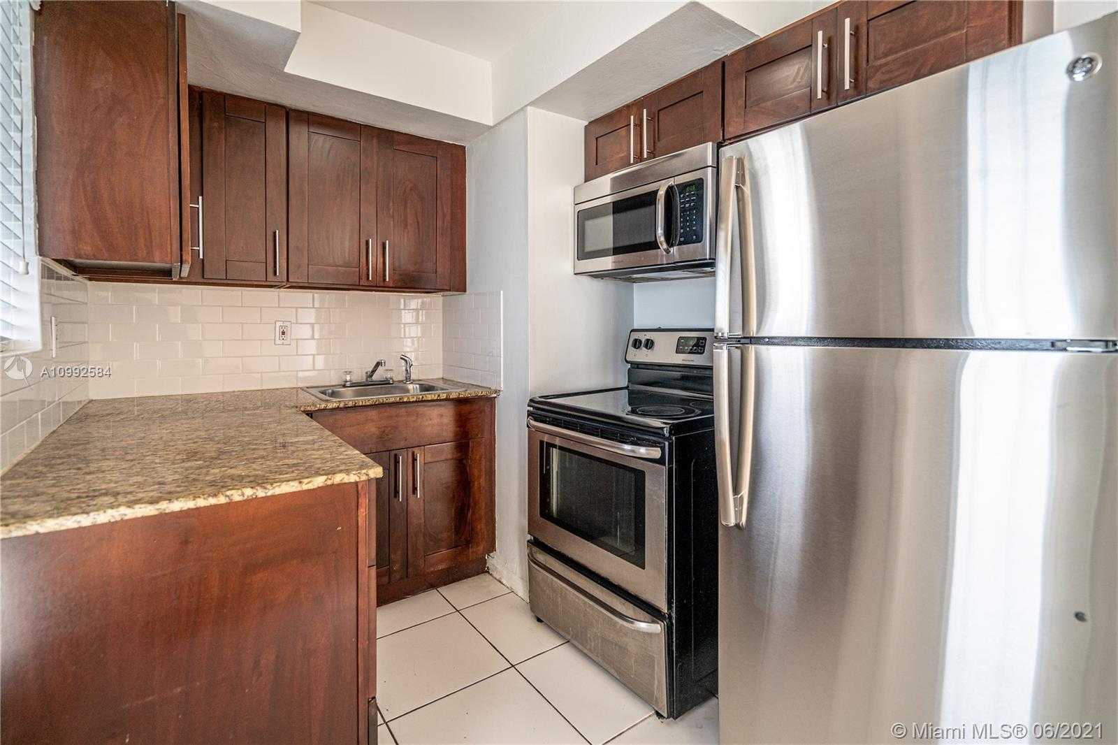 Small Image of 7927 EAST DR, North Bay Village Number 24