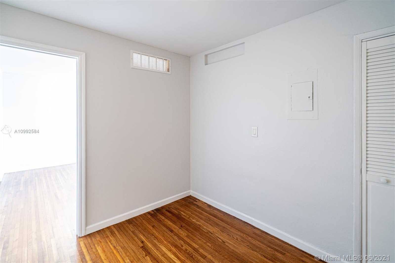 Small Image of 7927 EAST DR, North Bay Village Number 25