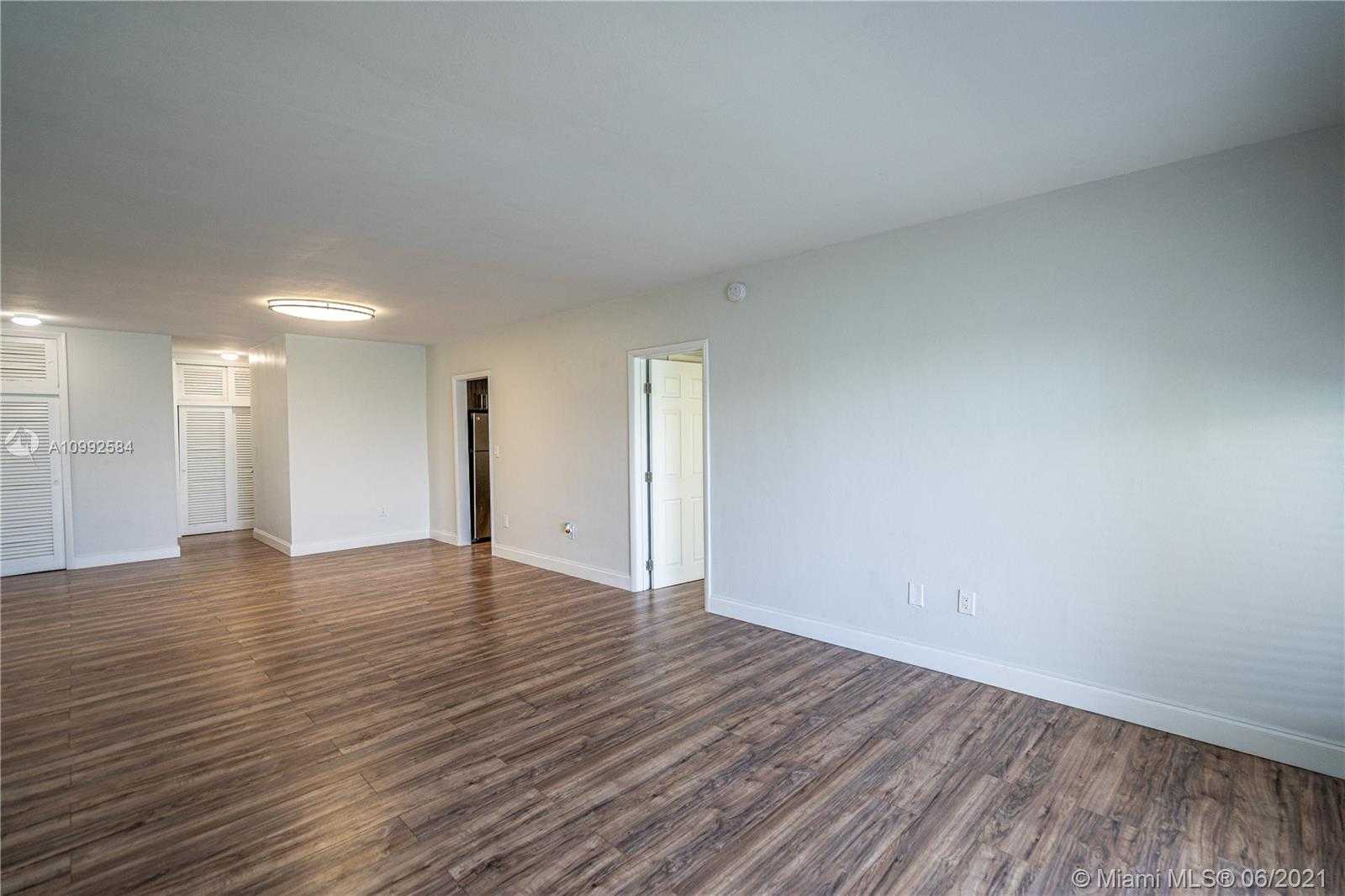Small Image of 7927 EAST DR, North Bay Village Number 30