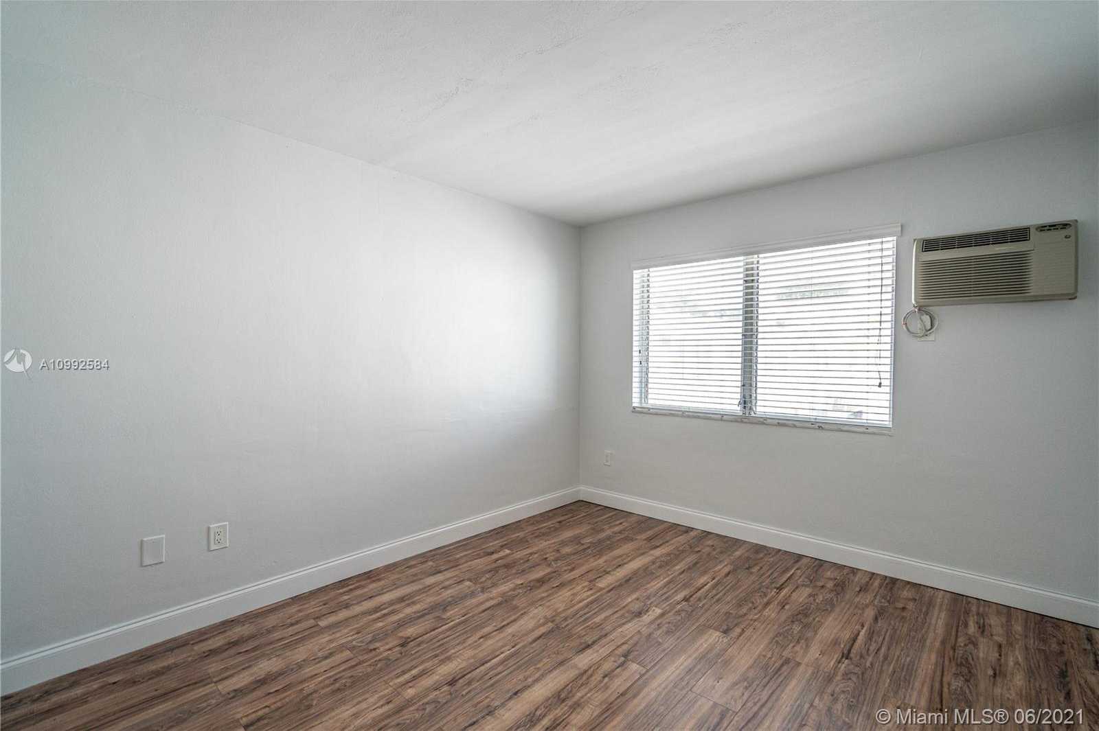Small Image of 7927 EAST DR, North Bay Village Number 34