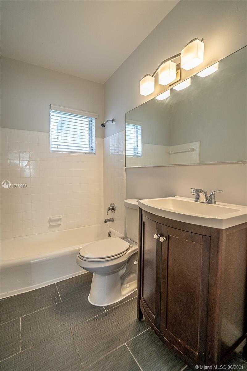 Small Image of 7927 EAST DR, North Bay Village Number 37