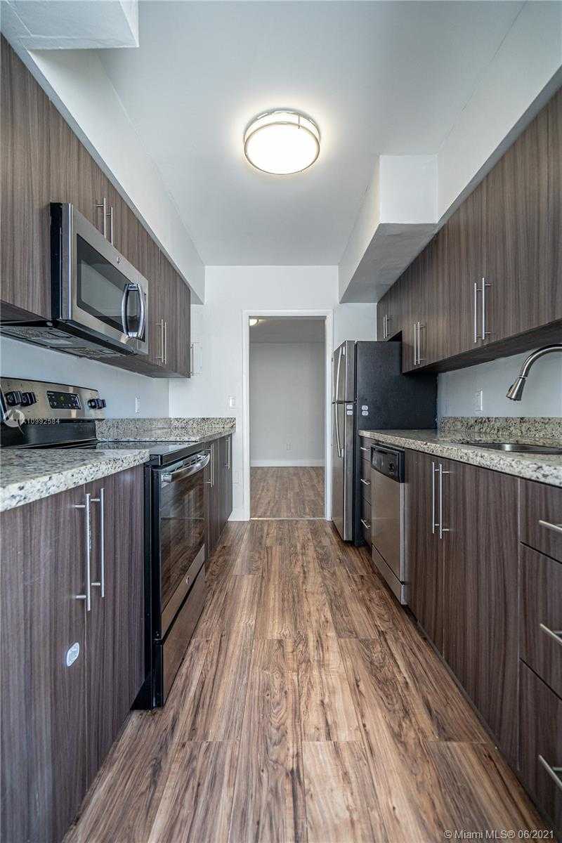 Small Image of 7927 EAST DR, North Bay Village Number 38