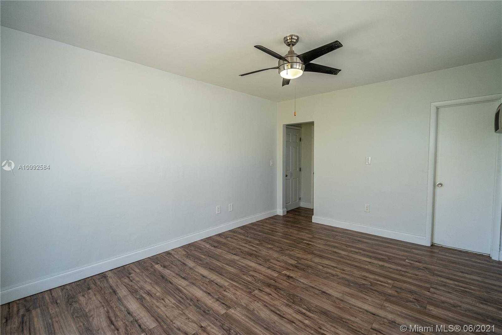 Small Image of 7927 EAST DR, North Bay Village Number 41