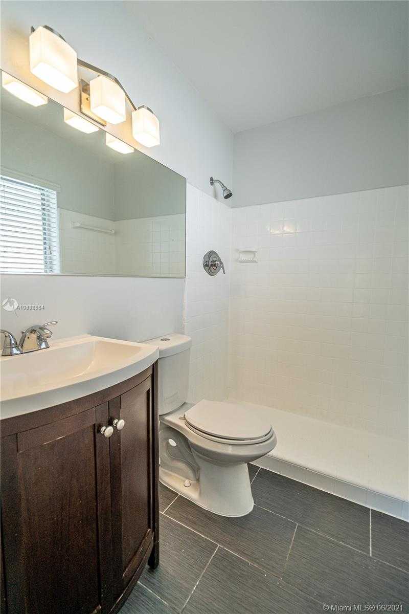 Small Image of 7927 EAST DR, North Bay Village Number 43