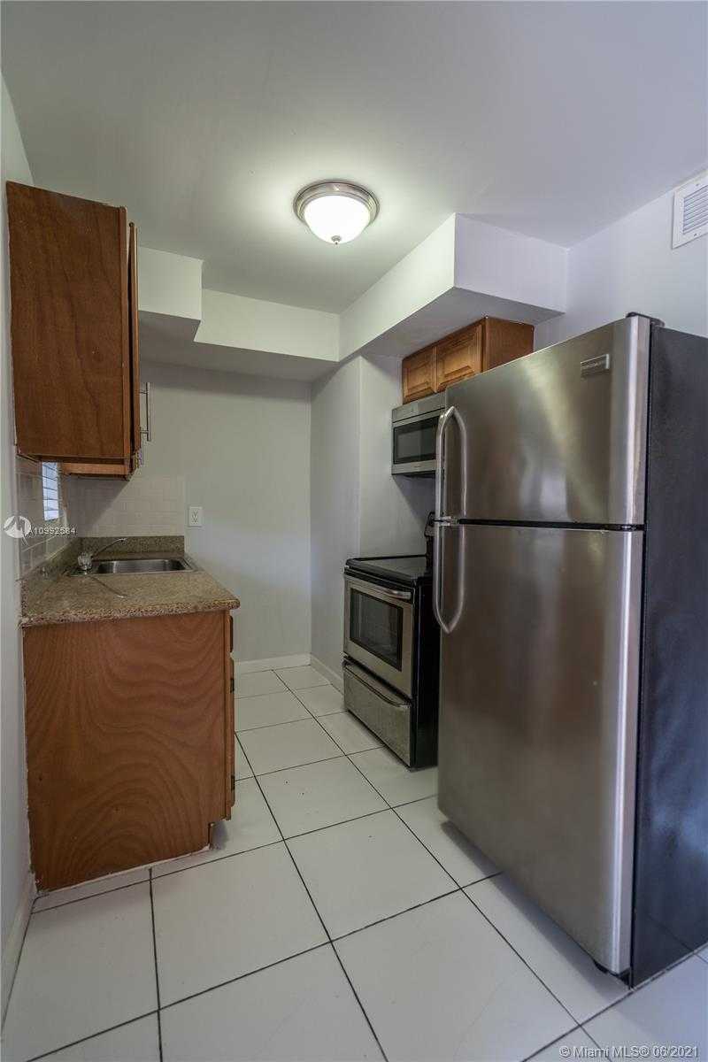 Small Image of 7927 EAST DR, North Bay Village Number 48