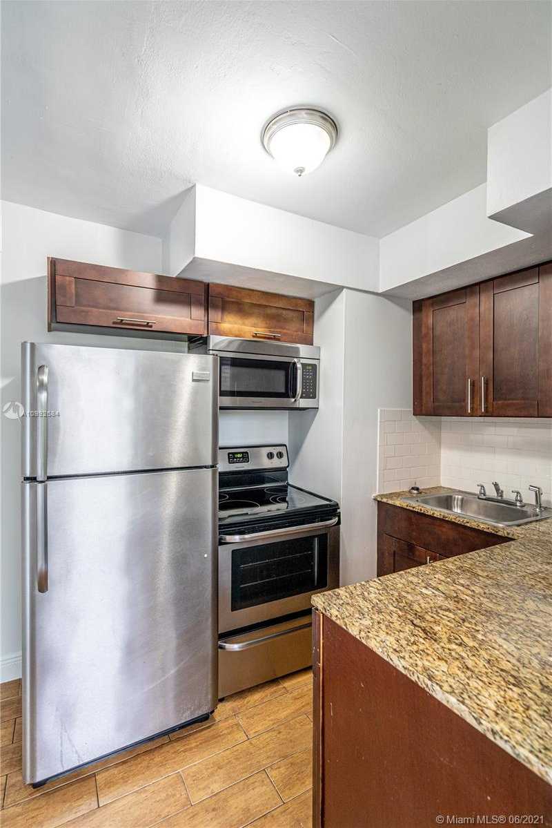 Small Image of 7927 EAST DR, North Bay Village Number 58