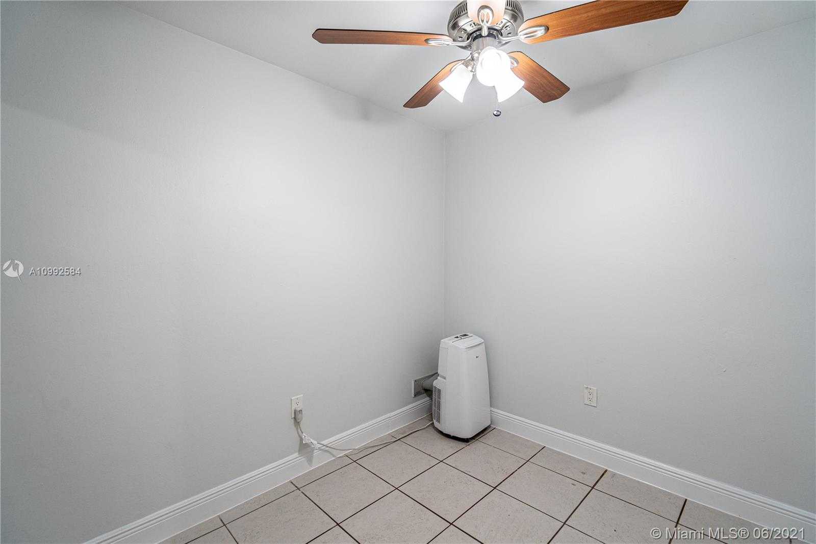 Small Image of 7927 EAST DR, North Bay Village Number 60