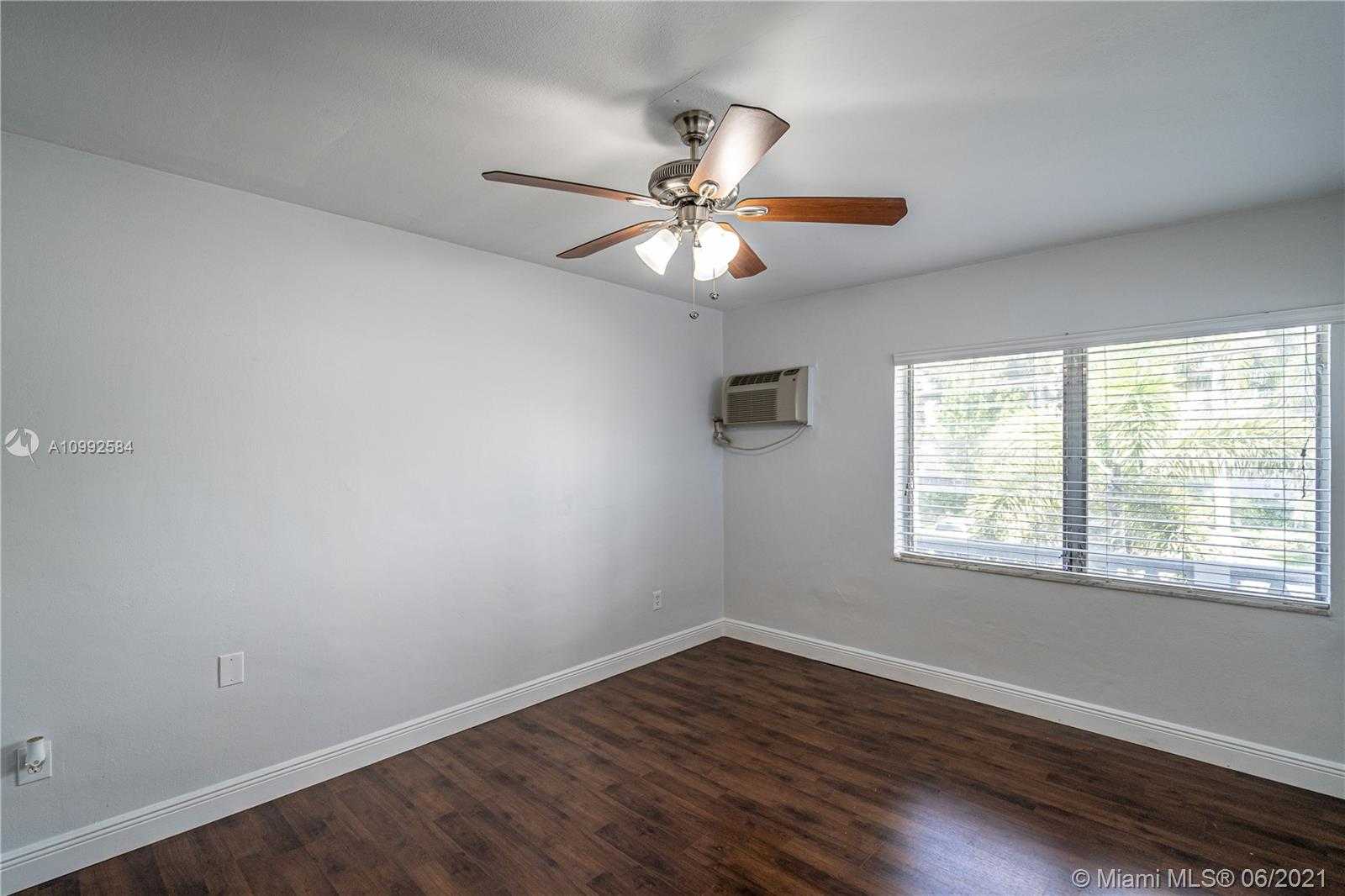 Small Image of 7927 EAST DR, North Bay Village Number 64