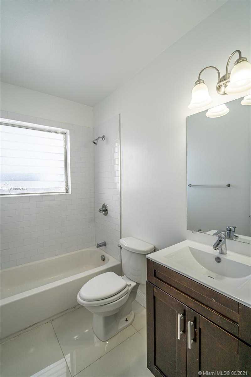 Small Image of 7927 EAST DR, North Bay Village Number 67