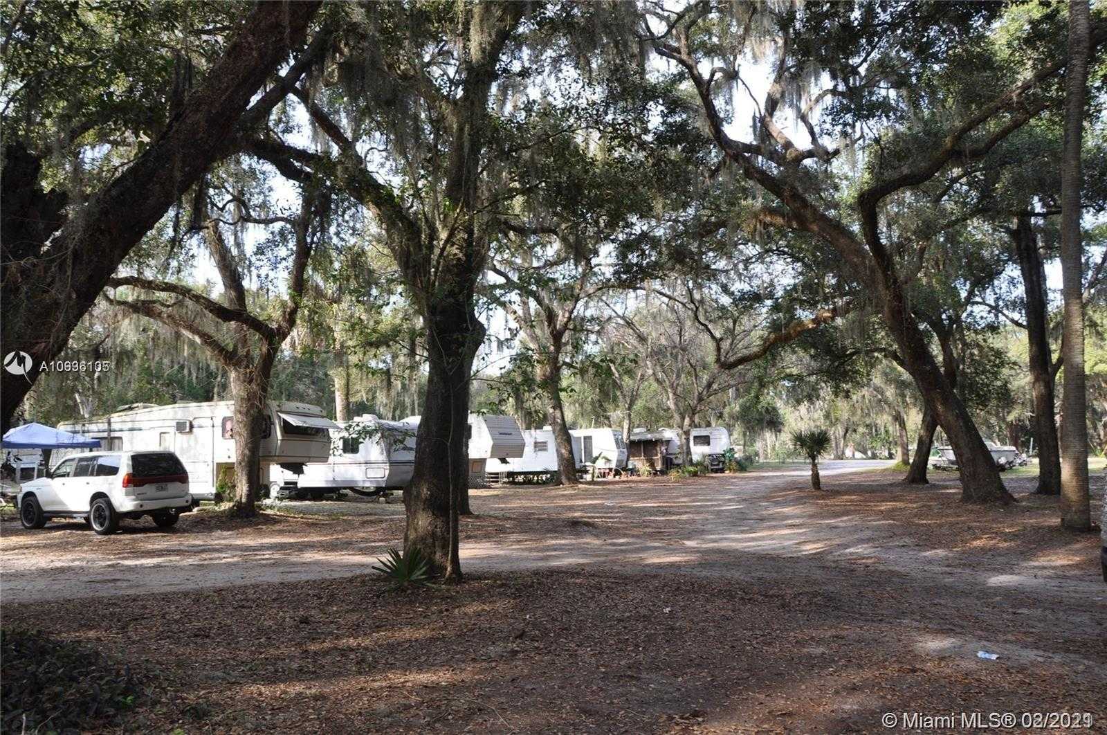 Small Image of 6808 LAKE GRIFFIN ROAD, Other City - In The State Of Florida Number 14