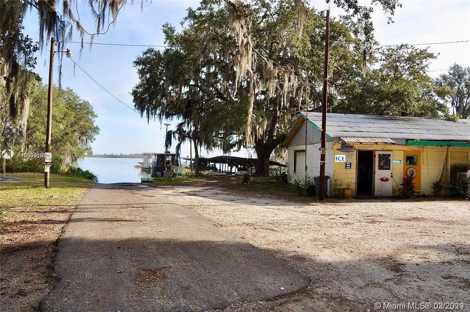 Small Image of 6808 LAKE GRIFFIN ROAD, Other City - In The State Of Florida Number 4