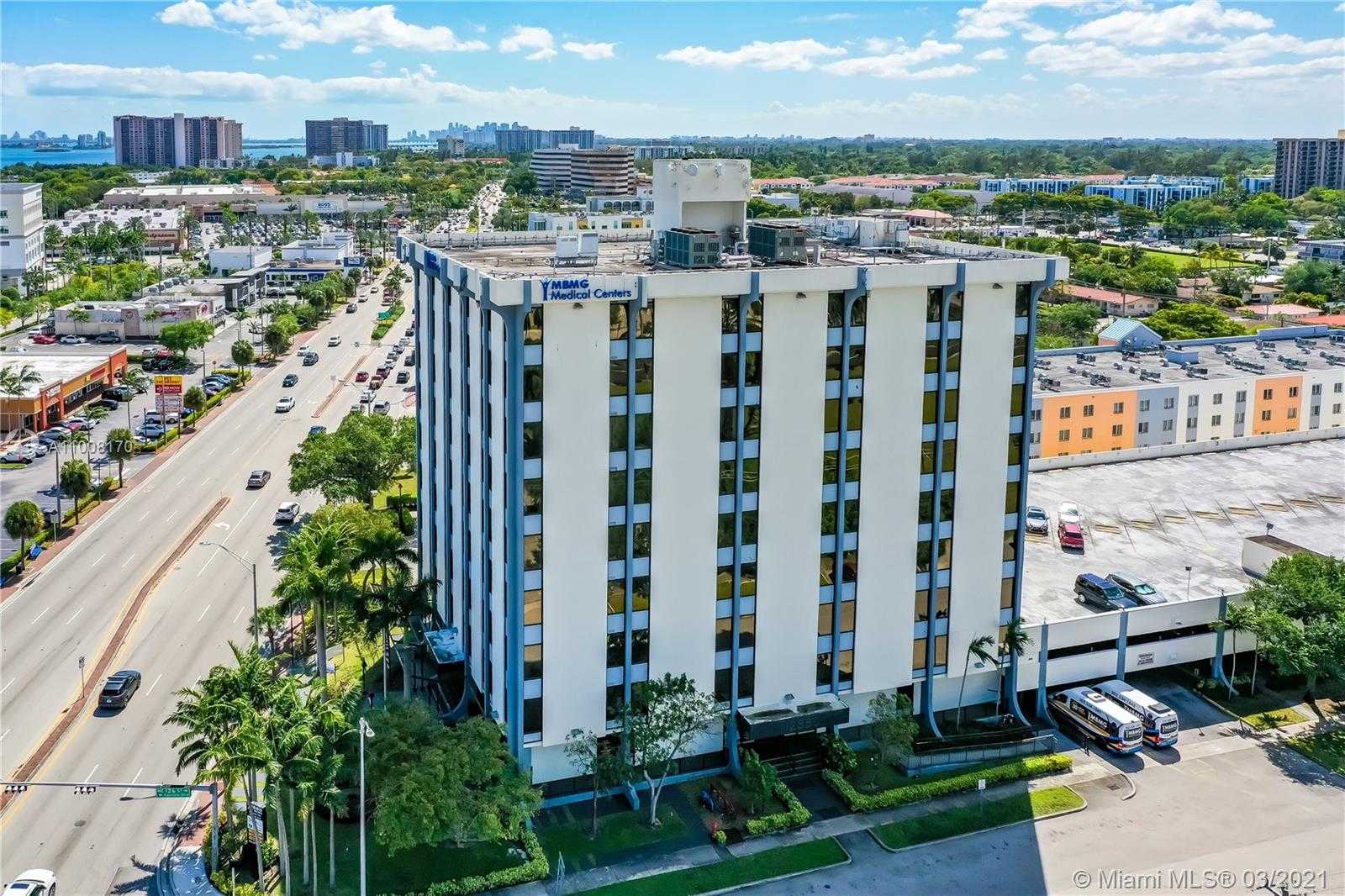 Small Image of 12550 BISCAYNE BLVD #902, North Miami Number 13