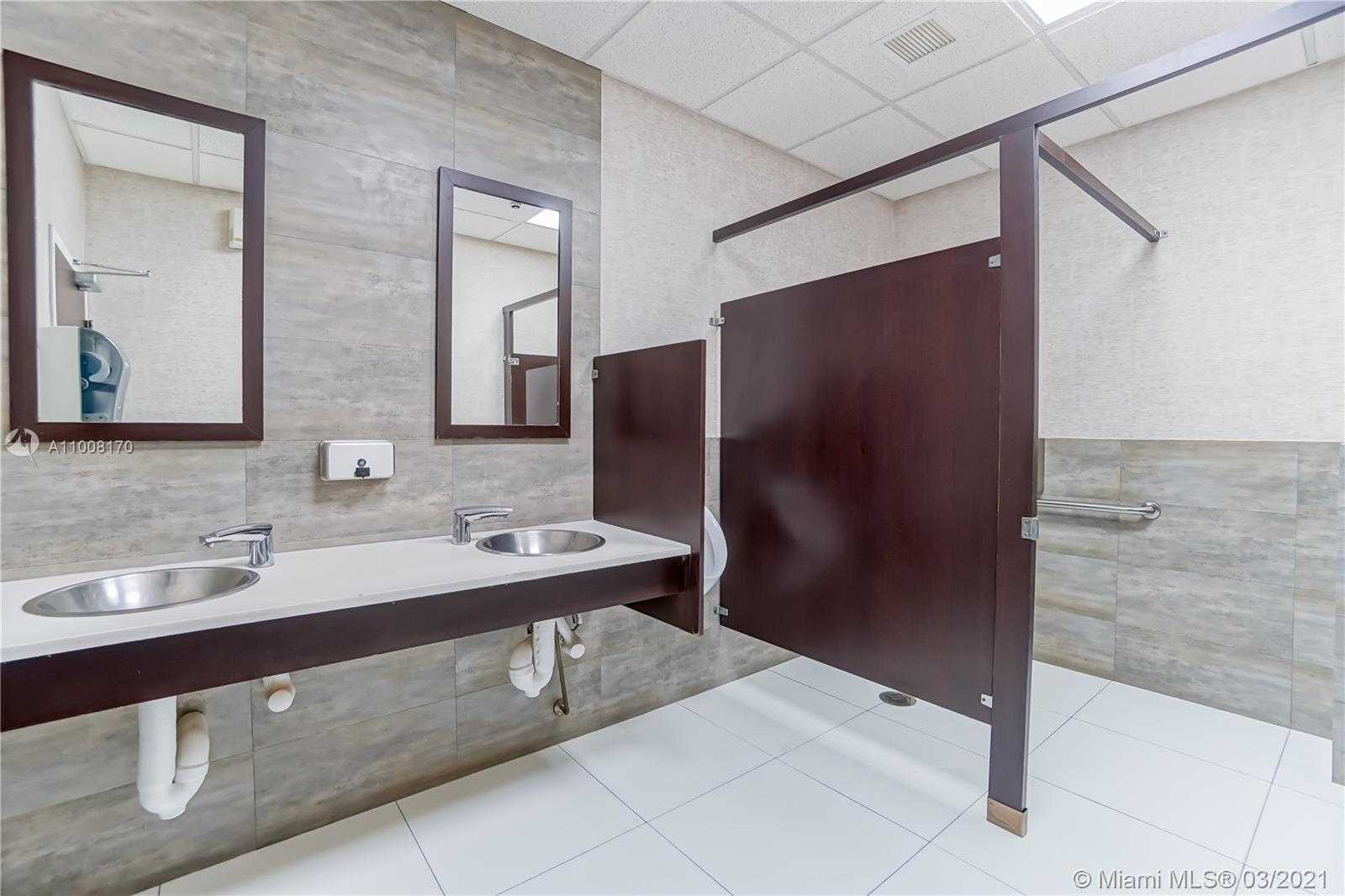 Small Image of 12550 BISCAYNE BLVD #902, North Miami Number 18