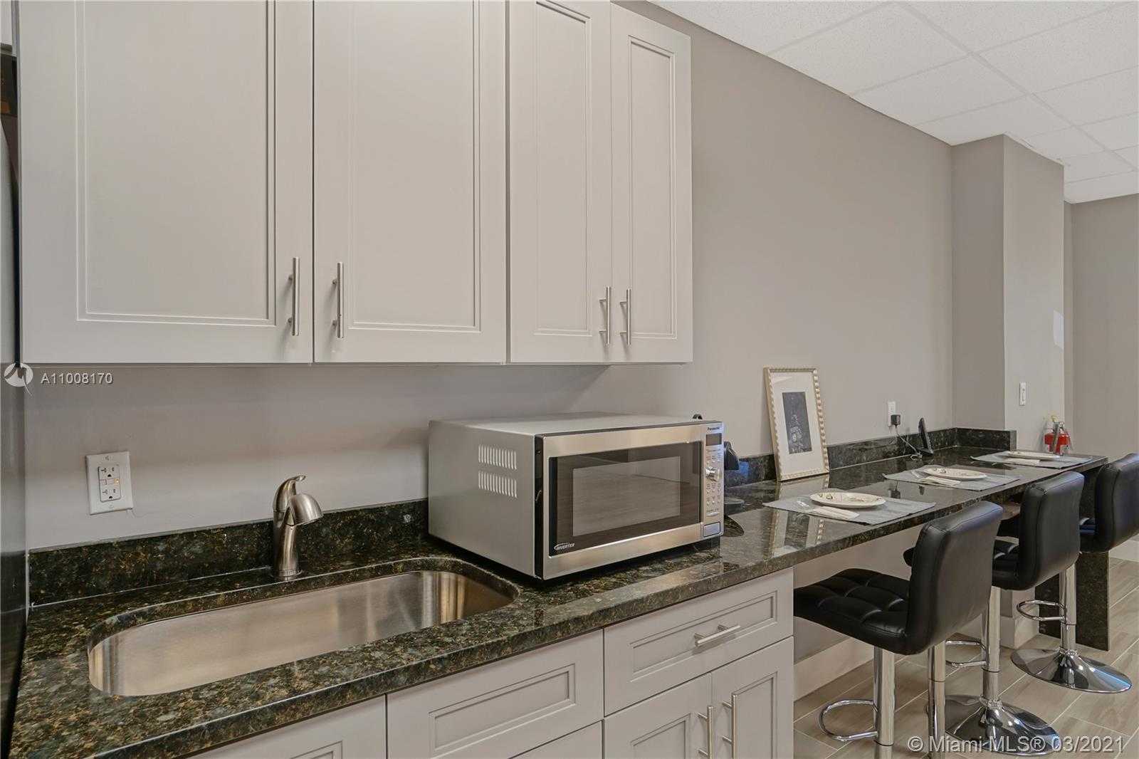 Small Image of 12550 BISCAYNE BLVD #902, North Miami Number 2