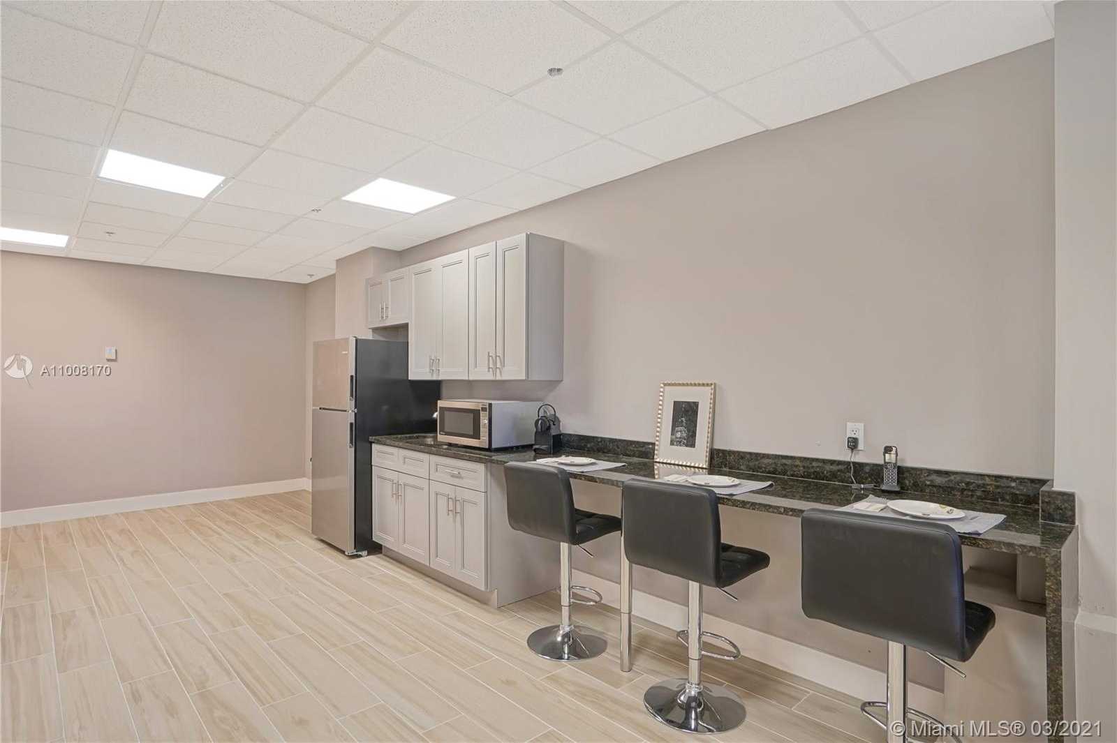 Small Image of 12550 BISCAYNE BLVD #902, North Miami Number 3