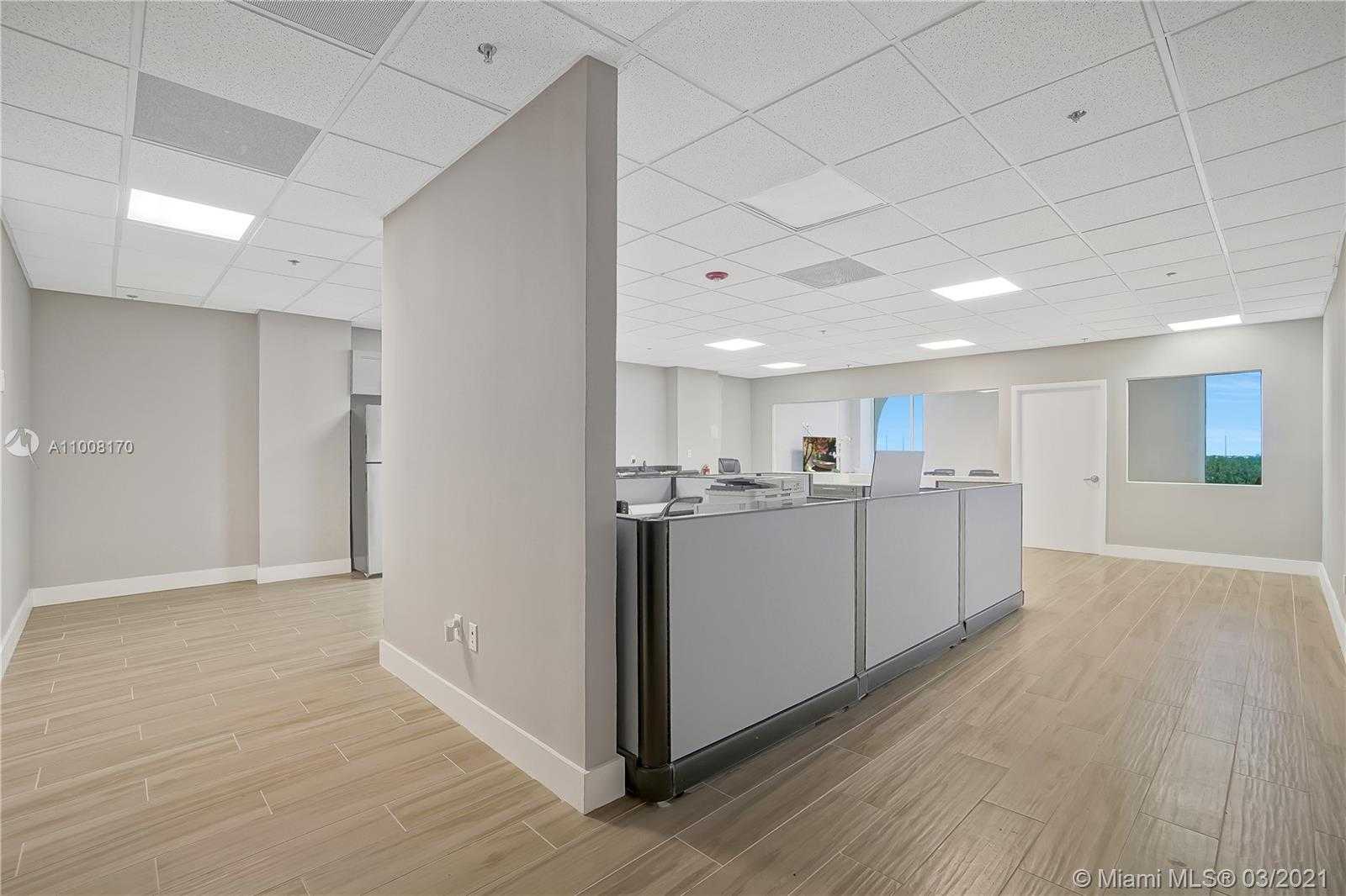 Small Image of 12550 BISCAYNE BLVD #902, North Miami Number 6